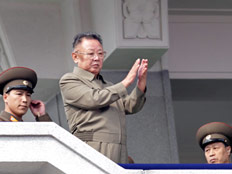 אבי תכנית הגרעין. קים ג'ונג איל (צילום: רויטרס)