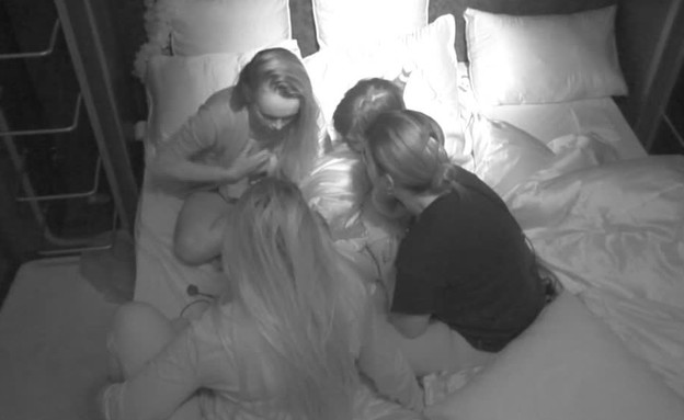 קוקו, תמר, קסניה ואור משוחחות בחדר השינה (צילום: מתוך האח הגדול 7, שידורי קשת)