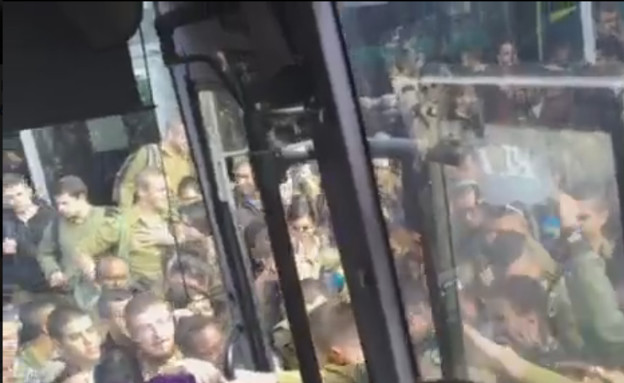 עומס בקווי האוטובוס בדרום (צילום: מתוך הסרטון, פייסבוק 