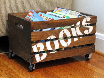 ארגז ספרים על גלגלים בהכנה עצמית (צילום: familylovehome.blogspot.co.il)