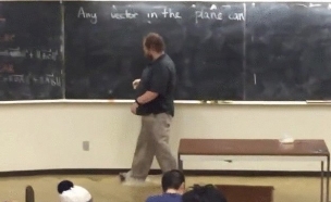 מרצה למתמטיקה מלמד בשיטפון (צילום: Spontaneity, Reddit)