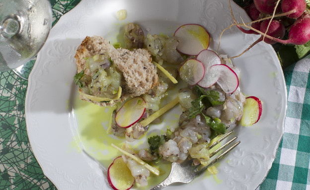 טרטר שרימפס עם לחם טרטר שרימפס עם לחם