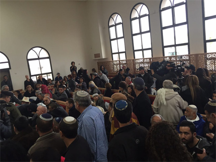 קהל רב הגיע לחנוכת בית הכנסת (צילום: חדשות 2)
