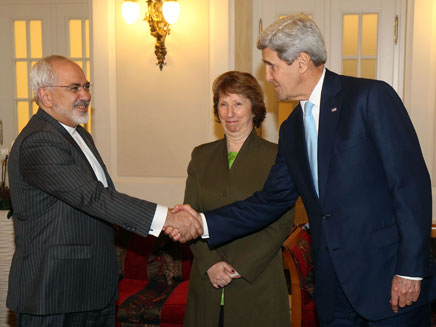 ג'ון קרי ומוחמד זריף, שיחות על הגרעין האיראני (צילום: AP)