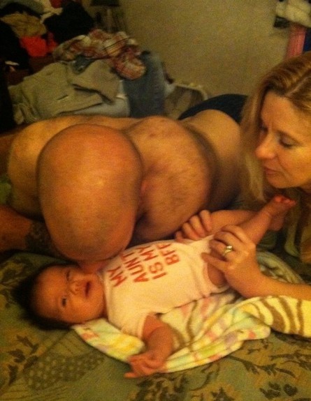 תחת על תינוק (צילום: reddit)