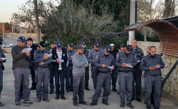 שוטרי תחנת נצרת מתנדבים (צילום: משטרת נצרת)