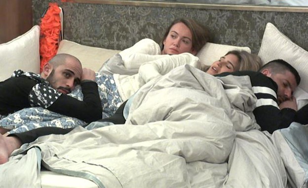 הדיירים במיטה (צילום: מתוך האח הגדול 7, שידורי קשת)