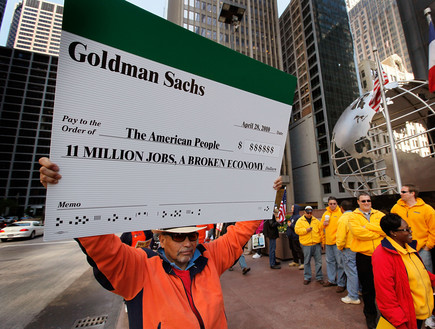 מפגין נגד בנק ההשעות גולדמן זאקס, 2010 (צילום: Scott Olson, GettyImages IL)