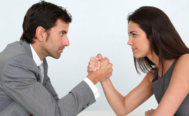 גבר נגד אישה (צילום: Shutterstock)