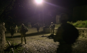 חיילים בלילה (צילום: John Moore, GettyImages IL)
