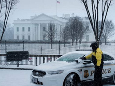 גם הבית הלבן נצבע בלבן (צילום: sky news)