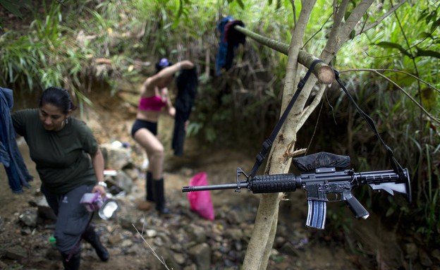 המחתרת שנלחמת בשלטונות בקולומביה (צילום: Sakchai Lalit | AP)