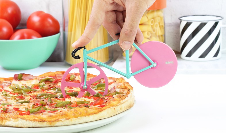 אקססוריז פיצה, חותכן פיצה בצורת אופניים של DOIY18 יורו (צילום: doiydesign)