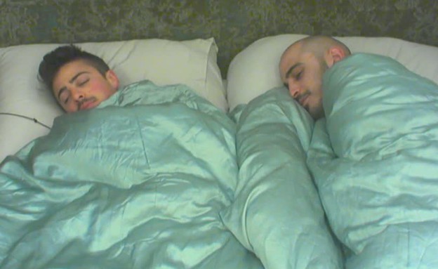 ברק ומייקל מתקשים להתעורר (צילום: מתוך האח הגדול 7, שידורי קשת)