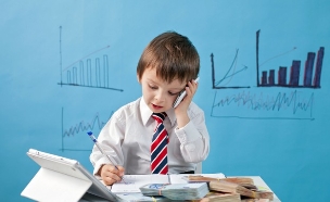 ילד מחופש לאיש עסקים (אילוסטרציה: Shutterstock)