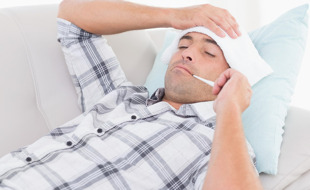 גבר חולה (צילום: wavebreakmedia, Shutterstock)