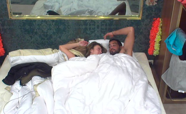 עמרי וקסניה בחדר השינה (צילום: מתוך האח הגדול עונה 7, שידורי קשת)