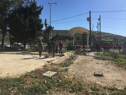 הפצועים עמדו ליד המחסום (צילום: רבש