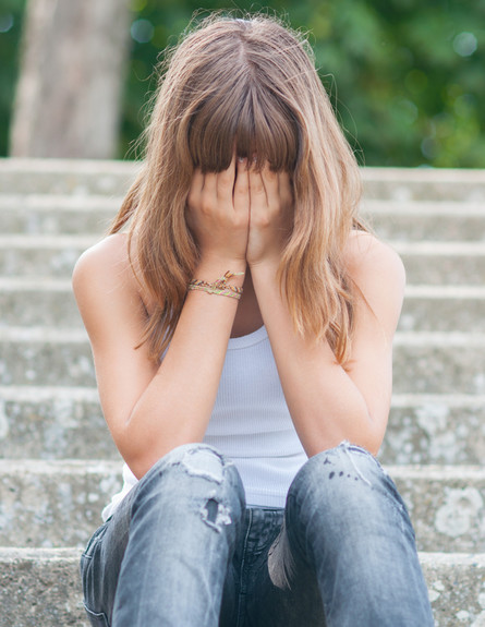 נערה עצובה (צילום: Shutterstock)