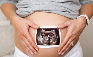 אישה בהריון (צילום: Phil Jones, Shutterstock)