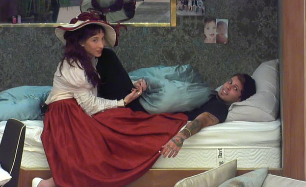 תניה ושי חי במיטה (צילום: מתוך האח הגדול 7, קשת)