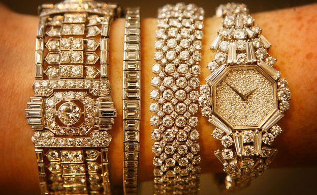 שעוני יהלומים במכירה פומבית. לונדון, 2008 (צילום: Peter Macdiarmid, GettyImages IL)