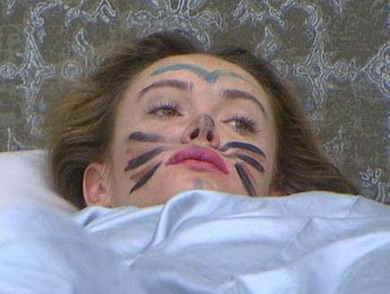 קסניה מתעוררת מאופרת