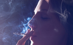 עישון סמים (צילום: Shutterstock/Kovalev Maxim)
