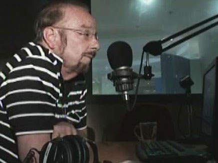 חילופי מהלומות בין מגישי הרדיו (צילום: חדשות 2)