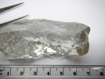 יהלום הענק שנמצא באנגולה (צילום: Lucapa Diamond Company)