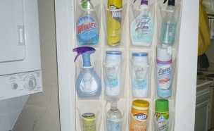 מתלה נעליים לחומרי הניקוי (צילום: Listotic)