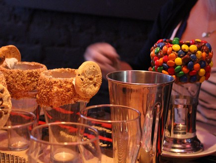 בלאק טאפ: הכוס מצופה עוגיות  (צילום: טל נתניהו, mako אוכל)