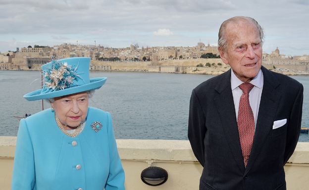 אהבה בת 70. מלכת בריטניה ובעלה הנסיך (צילום: רויטרס)