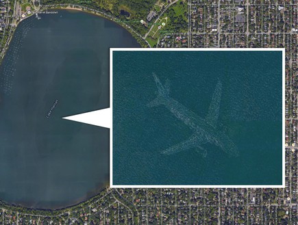 מטוס בקרקעית