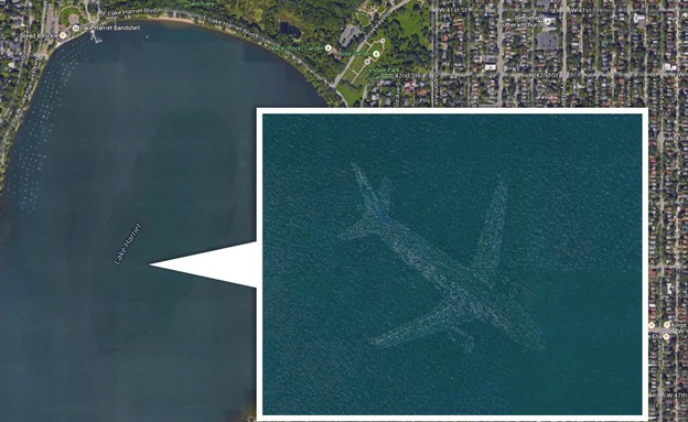 מטוס בקרקעית (צילום: Google Maps)