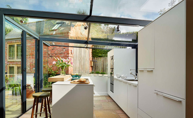 מטבח בחוץ (צילום: kitchenarchitecture.co.uk)