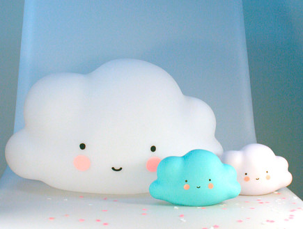 מנורות ענן בשני גדלים (צילום: a little lovely company)