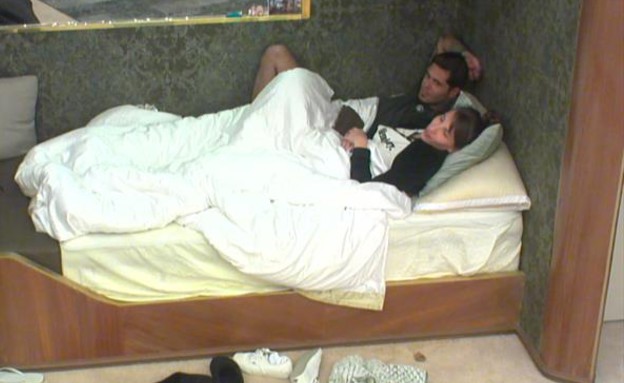 תניה ושי חי בחדר השינה  (צילום: מתוך האח הגדול 7, שידורי קשת)