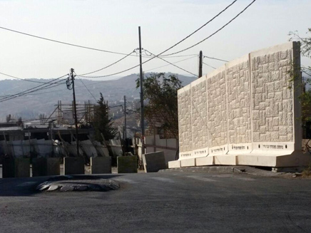 החומה שהוצבה בג'בל מוכבר, השנה (צילום: עמית ולדמן, חדשות 2)