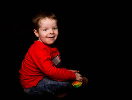 ג'יימס ילד עם מחלה נדירה (צילום: huffingtonpost.com)
