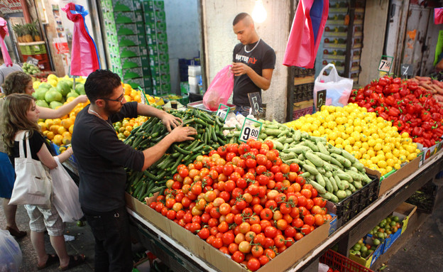 דוכן ירקות בשוק (צילום: אביר סולטן לפלאש 90)