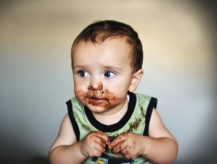 תינוק אוכל (צילום: Shutterstock)