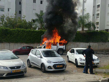 פיצוץ רכב בצפון תל אביב (צילום: חטיבת דובר המשטרה)