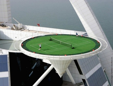 טניס בשחקים (צילום: Burj Al Arab)