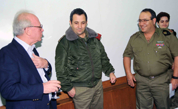 דגן ז"ל עם רבין וברק (צילום: באדיבות ארכיון צה"ל במשרד הביטחון, דוצ)