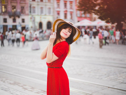 אישה שמחה (צילום: Shutterstock, מעריב לנוער)