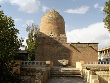 אדריכלות באיראן, קבר אסתר ומדרכי (צילום: Philippe Chavin (Simorg) באדיבות ויקיפדיה)
