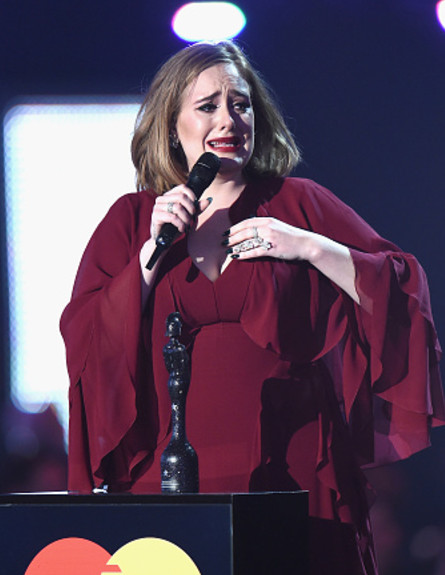 אדל בוכה בבריטס (צילום: אימג'בנק/GettyImages, getty images)