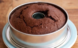 עוגת שוקולד רכה - רינג (צילום: קרן אגם, אוכל טוב)