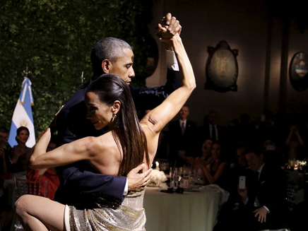 צפו: אובמה רוקד טנגו (צילום: רויטרס)